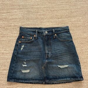 Levi’s mini skirt